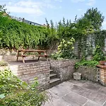 Homely 2 Levels Flat W Private Garden