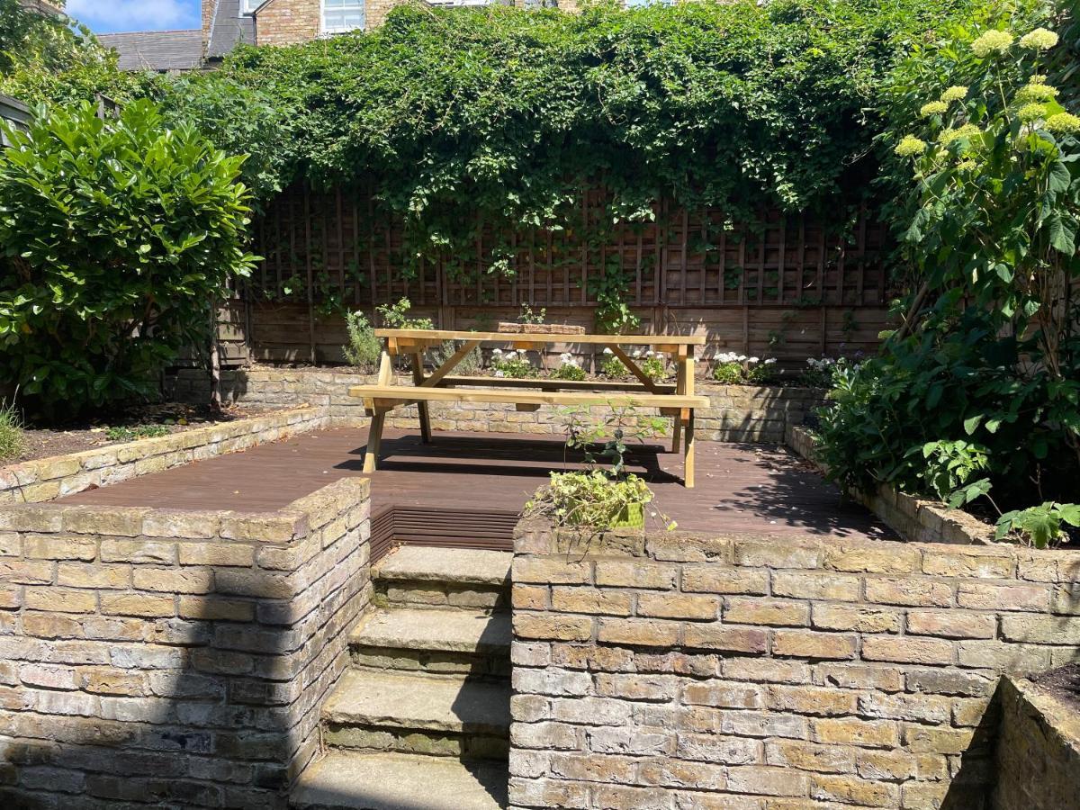 Homely 2 Levels Flat W Private Garden Appartement