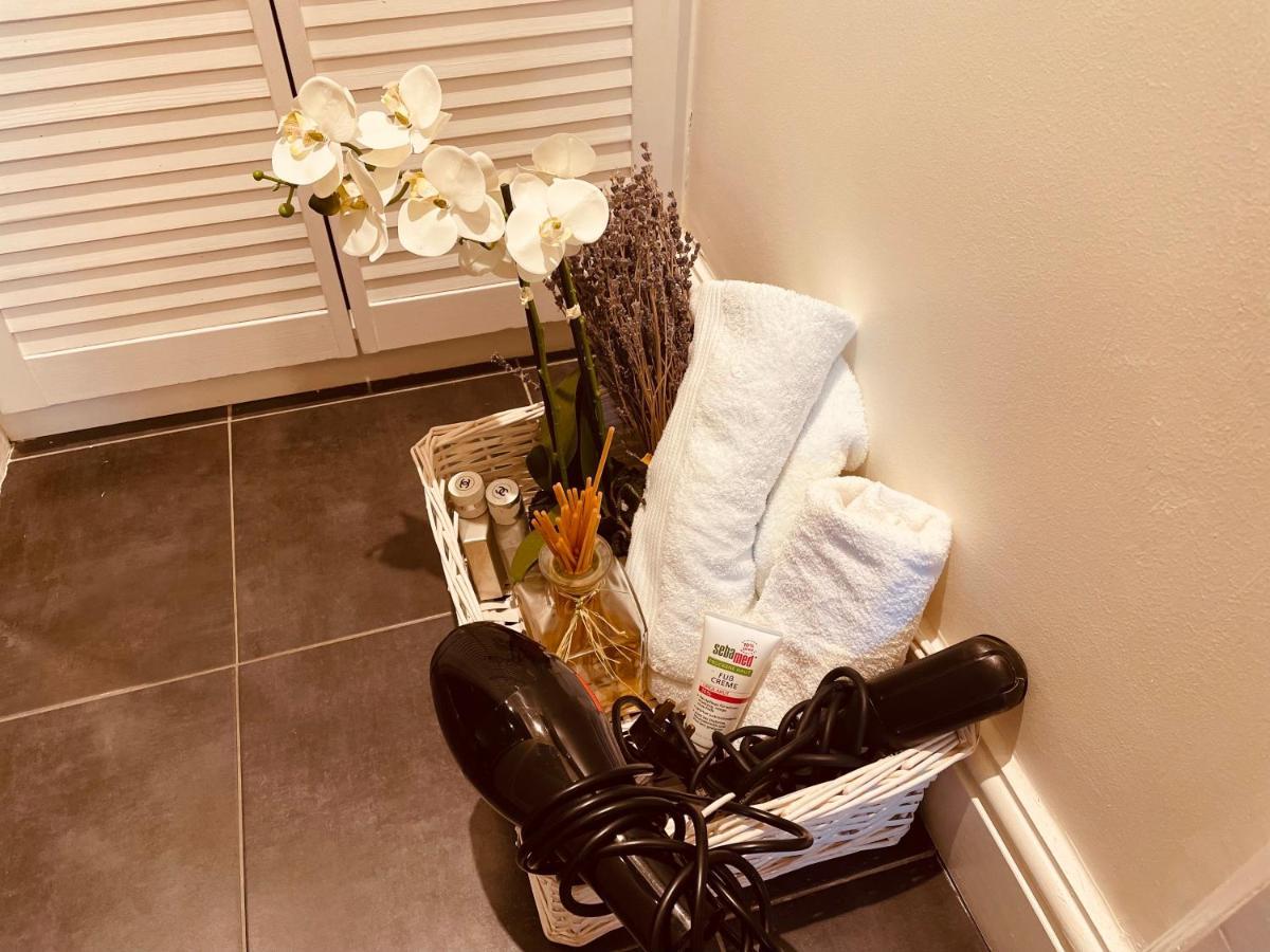 Homely 2 Levels Flat W Private Garden * Londres