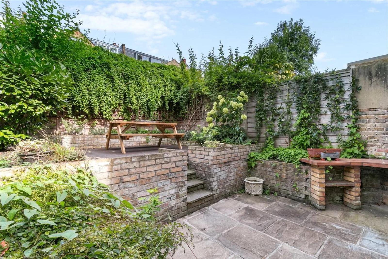 Homely 2 Levels Flat W Private Garden Appartement